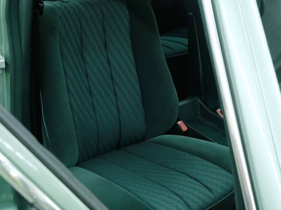 Bild 21/50 von Mercedes-Benz 300 SE (1986)