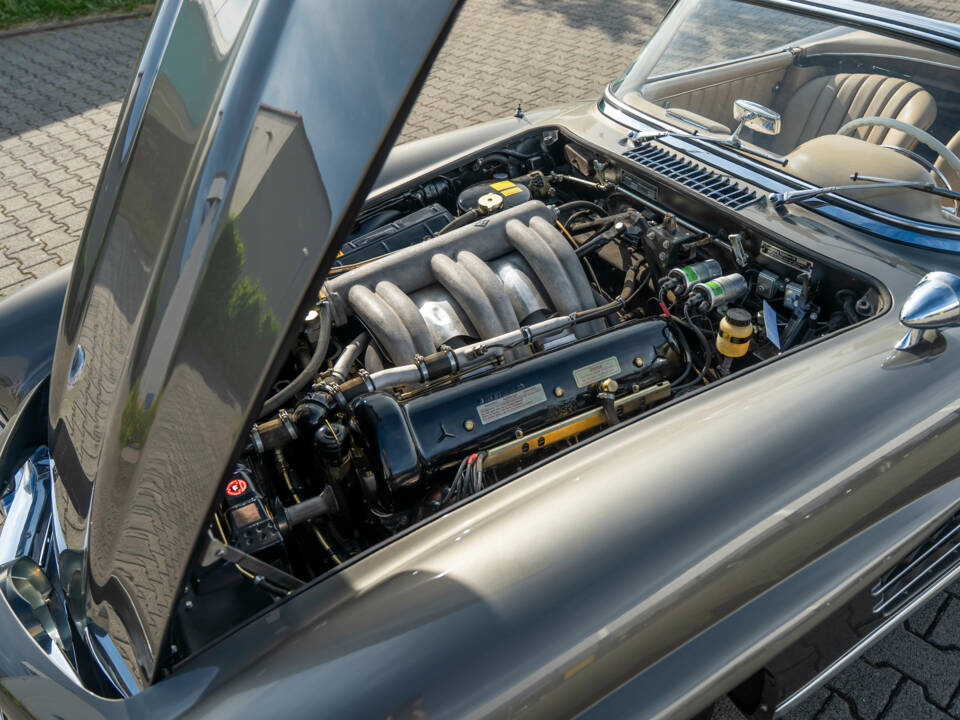 Afbeelding 34/38 van Mercedes-Benz 300 SL Roadster (1961)