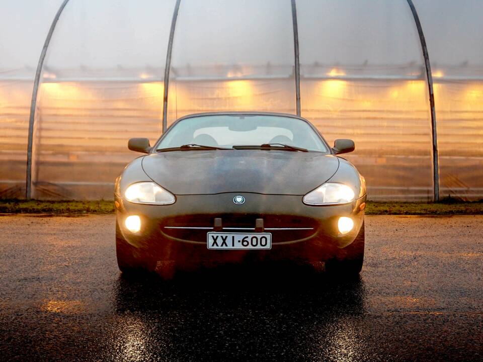 Immagine 2/38 di Jaguar XK8 4.0 (1996)