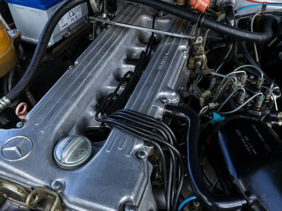 Image 37/50 de Mercedes-Benz 280 SLC (1976)