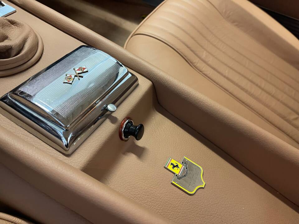 Image 13/20 of Ferrari 330 GT 2+2 (1967)