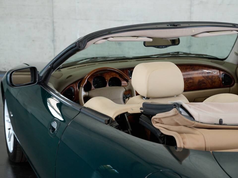 Bild 14/50 von Jaguar XK8 4.0 (2002)