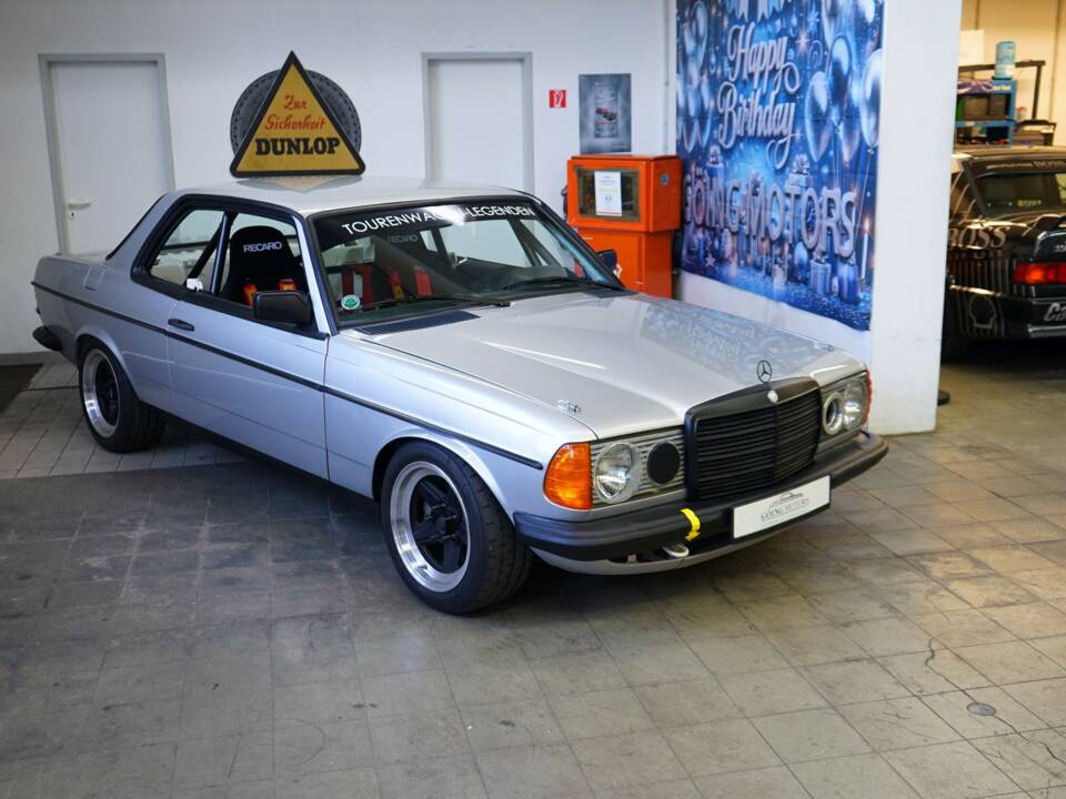 Immagine 2/40 di Mercedes-Benz 280 CE (1980)