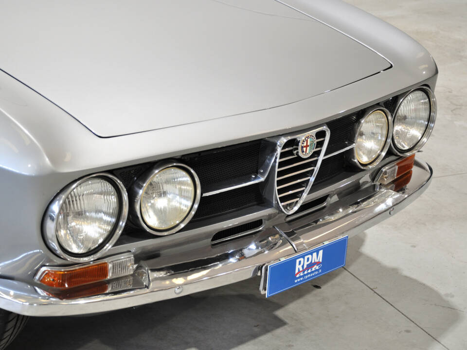 Bild 4/30 von Alfa Romeo Giulia 1300 GT Junior (1971)