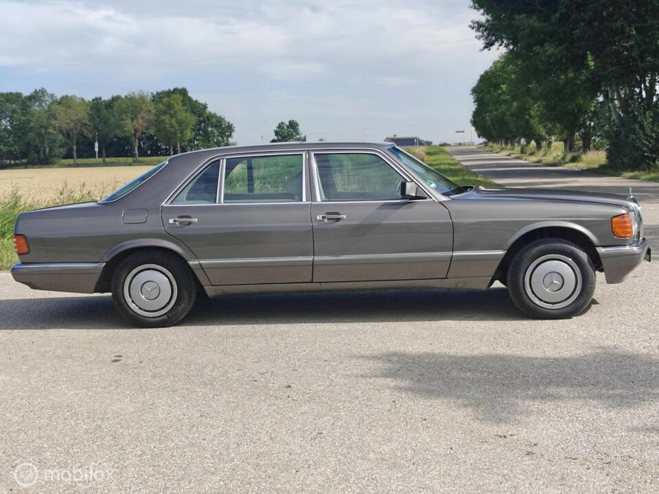Bild 6/39 von Mercedes-Benz 420 SEL (1986)