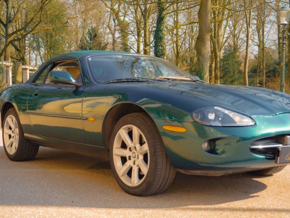 Imagen 7/49 de Jaguar XK8 4.2 (2003)