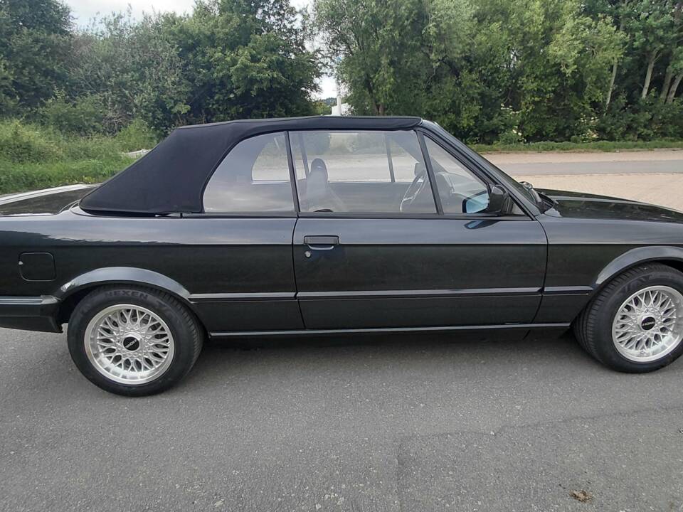 Immagine 4/53 di BMW 320i (1989)