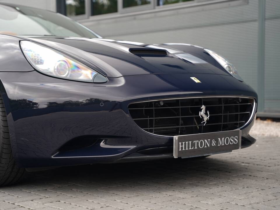 Image 27/50 de Ferrari California (2012)