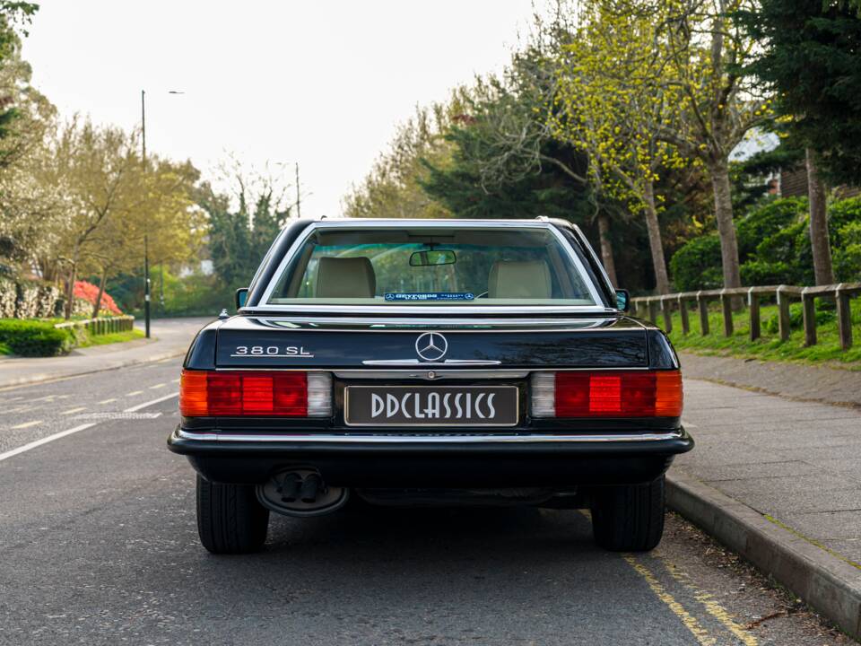 Imagen 6/28 de Mercedes-Benz 380 SL (1985)