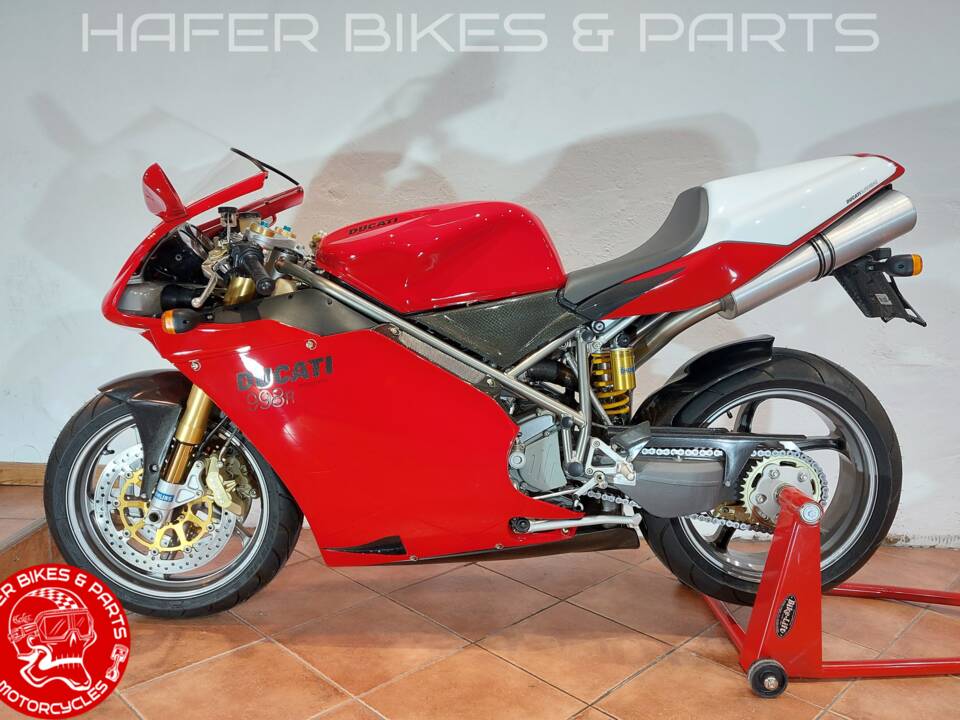 Immagine 10/40 di Ducati DUMMY (2002)