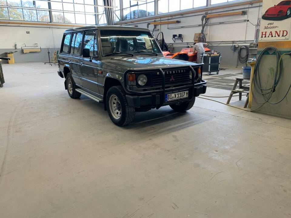 Image 5/9 of Mitsubishi Shogun (1988)