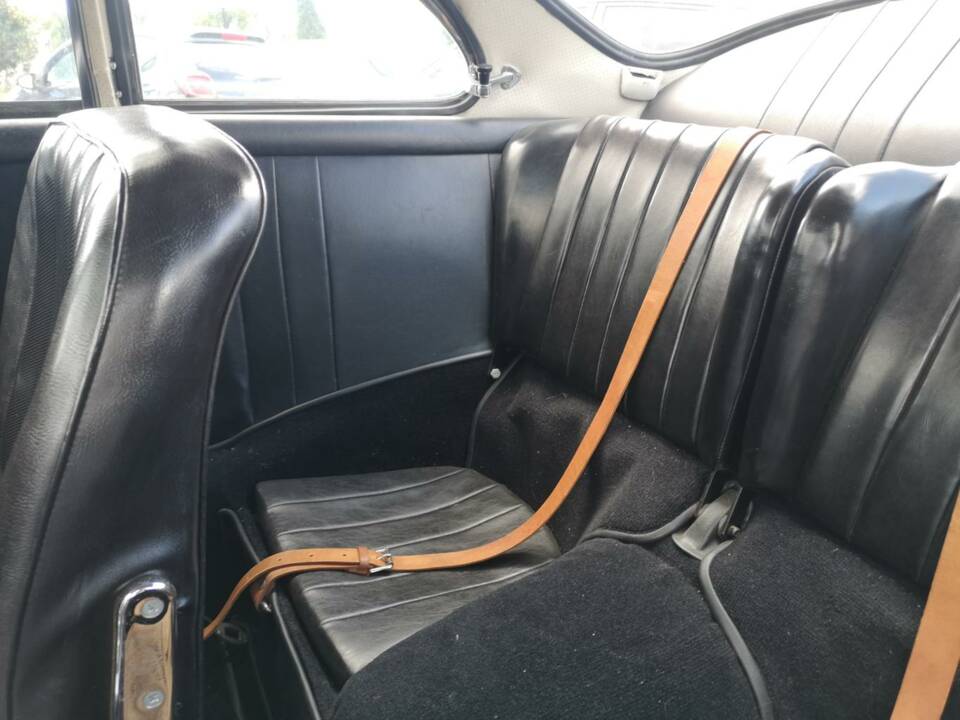 Image 21/63 of Porsche 356 C 1600 (1963)