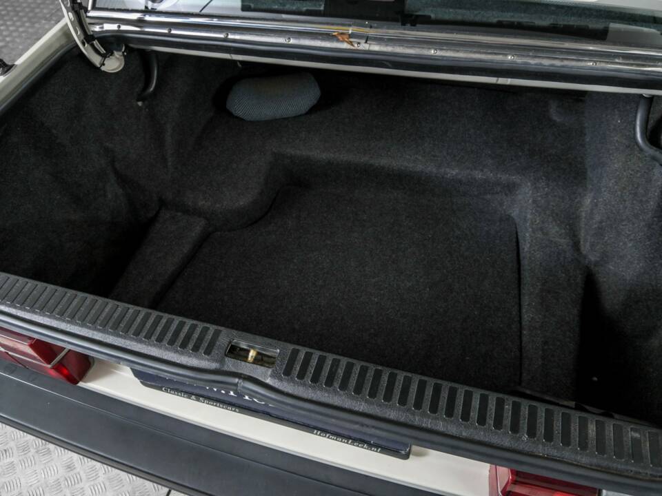 Image 39/50 of Volvo 740 GL (1987)
