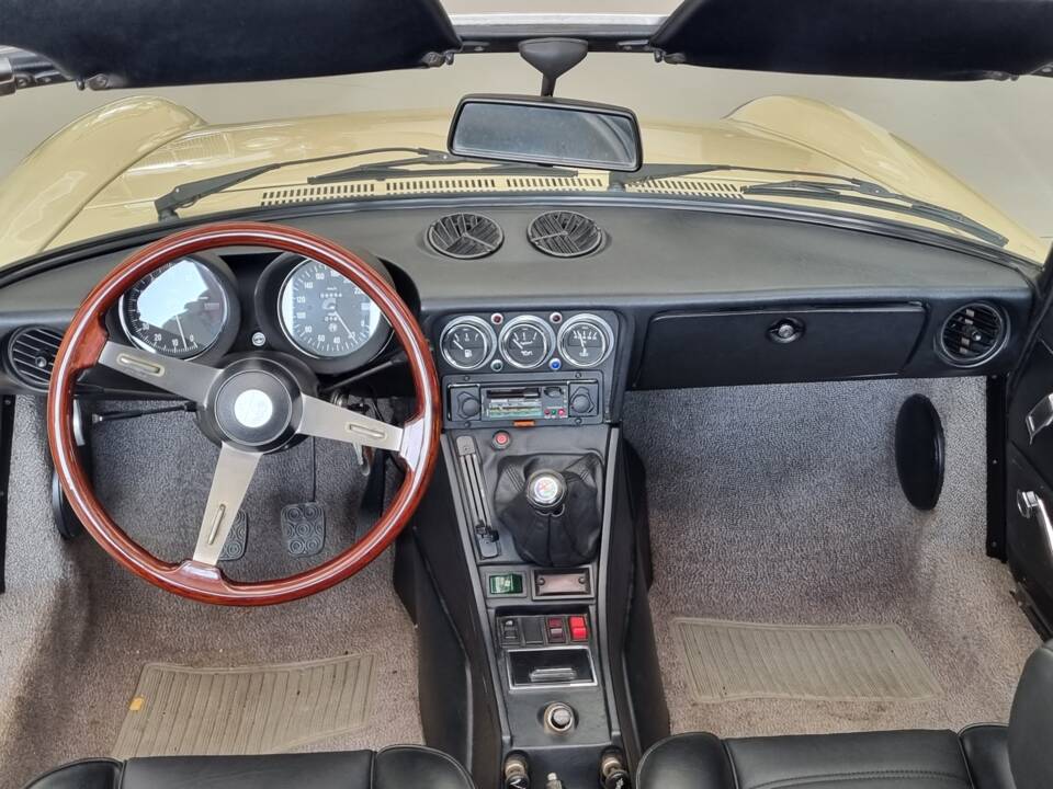Bild 9/10 von Alfa Romeo 1600 Spider (1981)