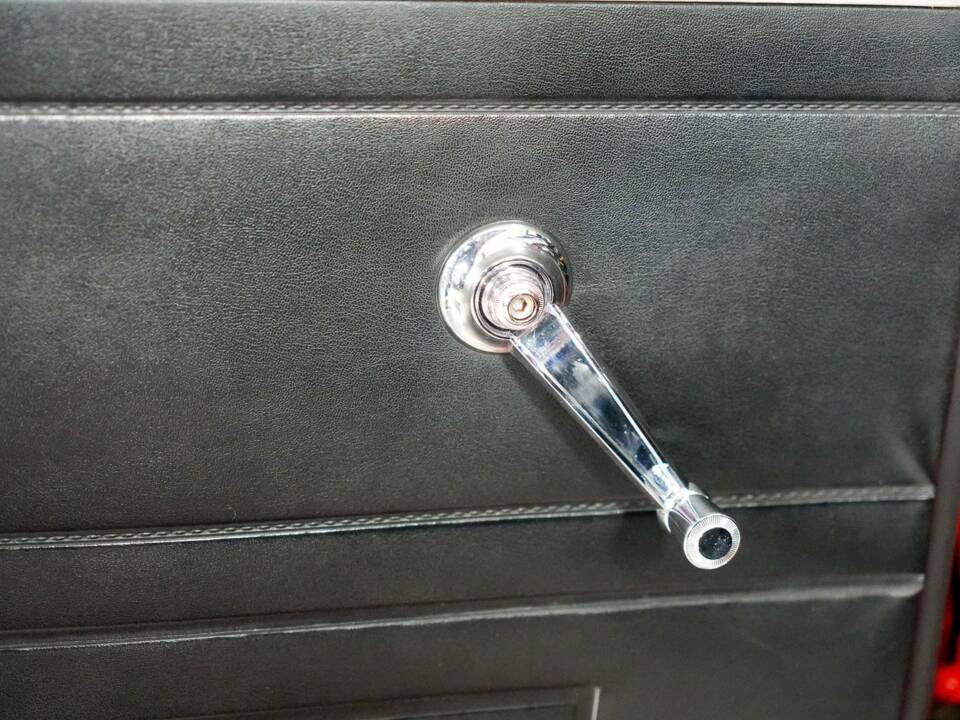 Image 42/44 of Dodge Polara (1965)