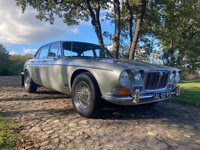 Image 10/60 of Jaguar XJ 6 4.2 (1972)