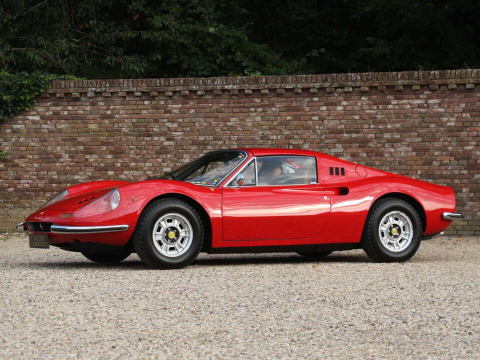 Image 21/50 of Ferrari Dino 246 GTS (1974)