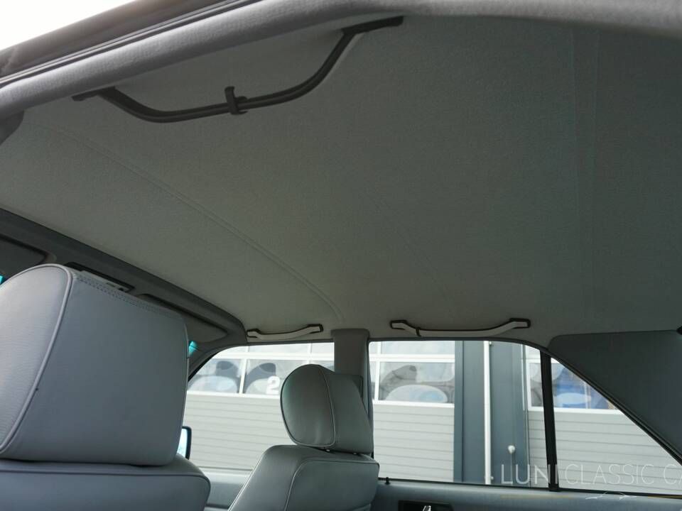 Immagine 42/47 di Mercedes-Benz 190 E 2.3 (1992)