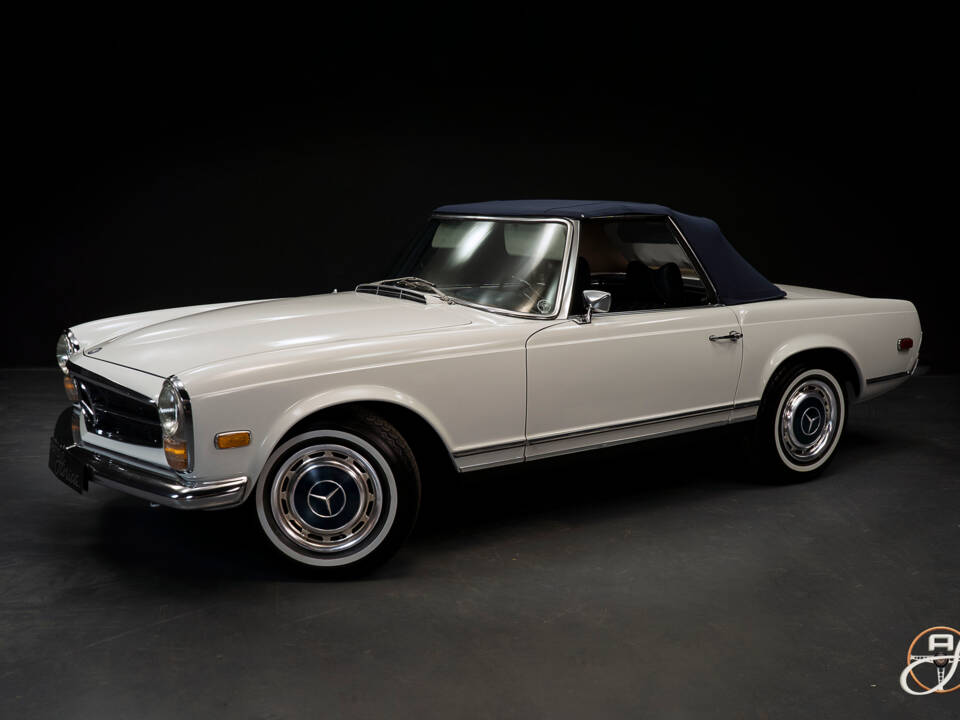 Image 17/23 of Mercedes-Benz 280 SL (1968)