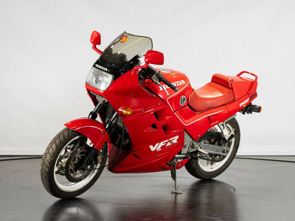 Bild 2/50 von Honda VFR 750R RC 30 (1988)