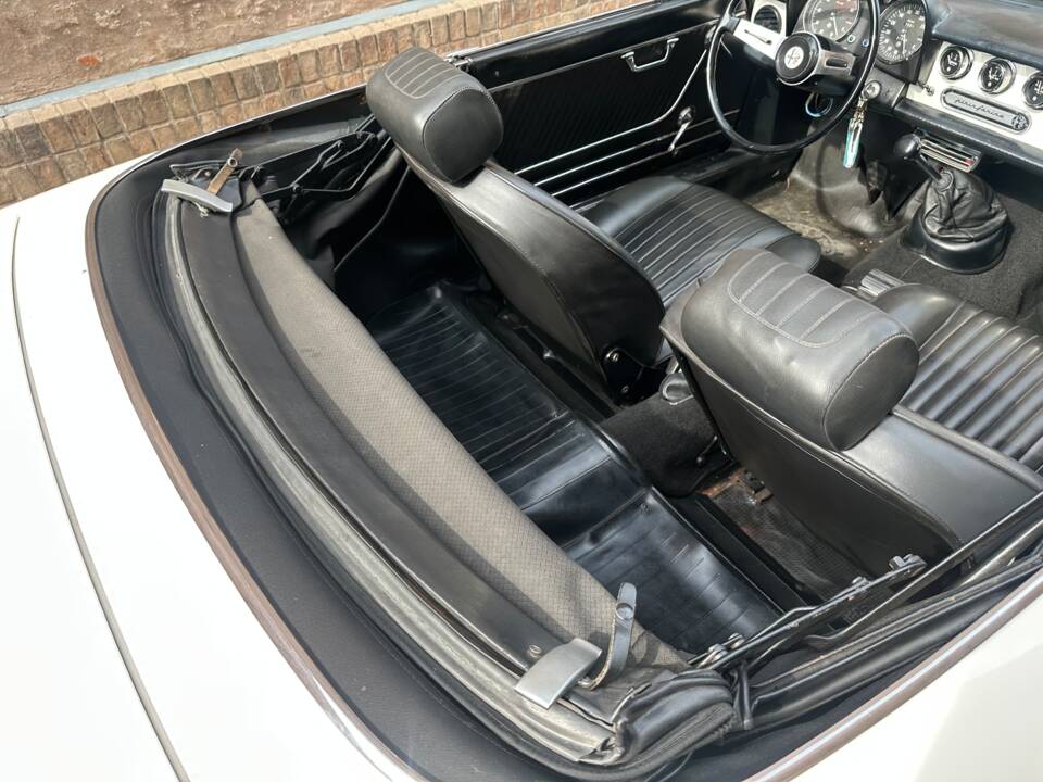 Image 60/63 of Alfa Romeo Spider 1300 Junior (1970)