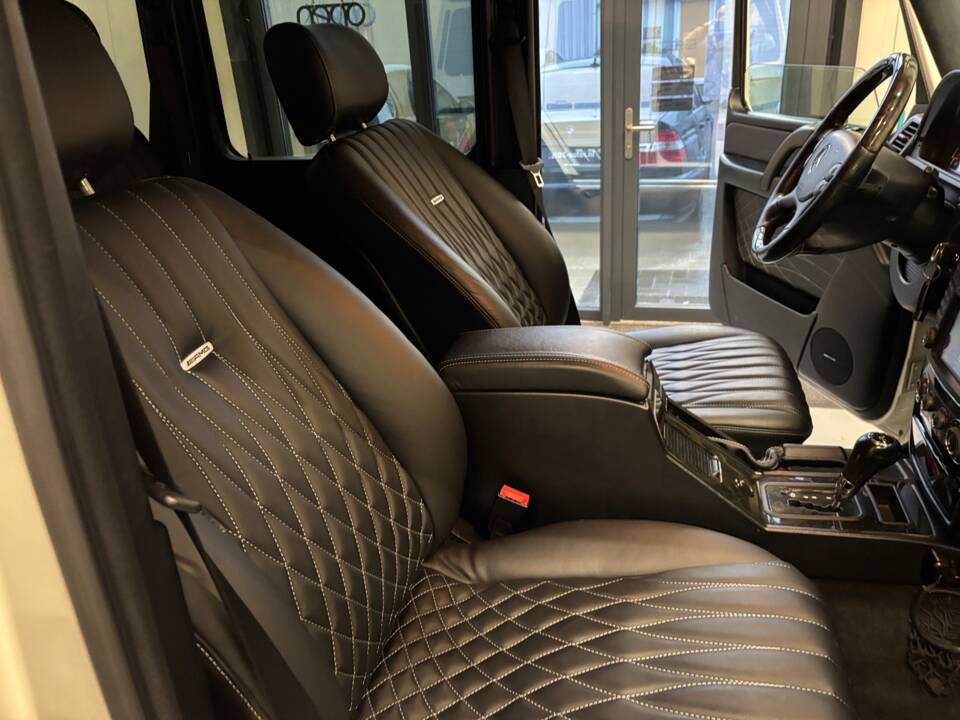 Imagen 26/48 de Mercedes-Benz G 55 AMG Kompressor (LWB) (2009)