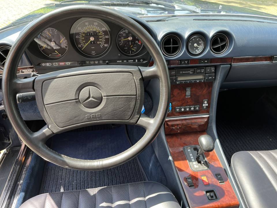 Afbeelding 16/24 van Mercedes-Benz 560 SL (1987)