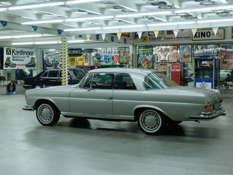 Image 7/50 of Mercedes-Benz 280 SE 3,5 (1970)