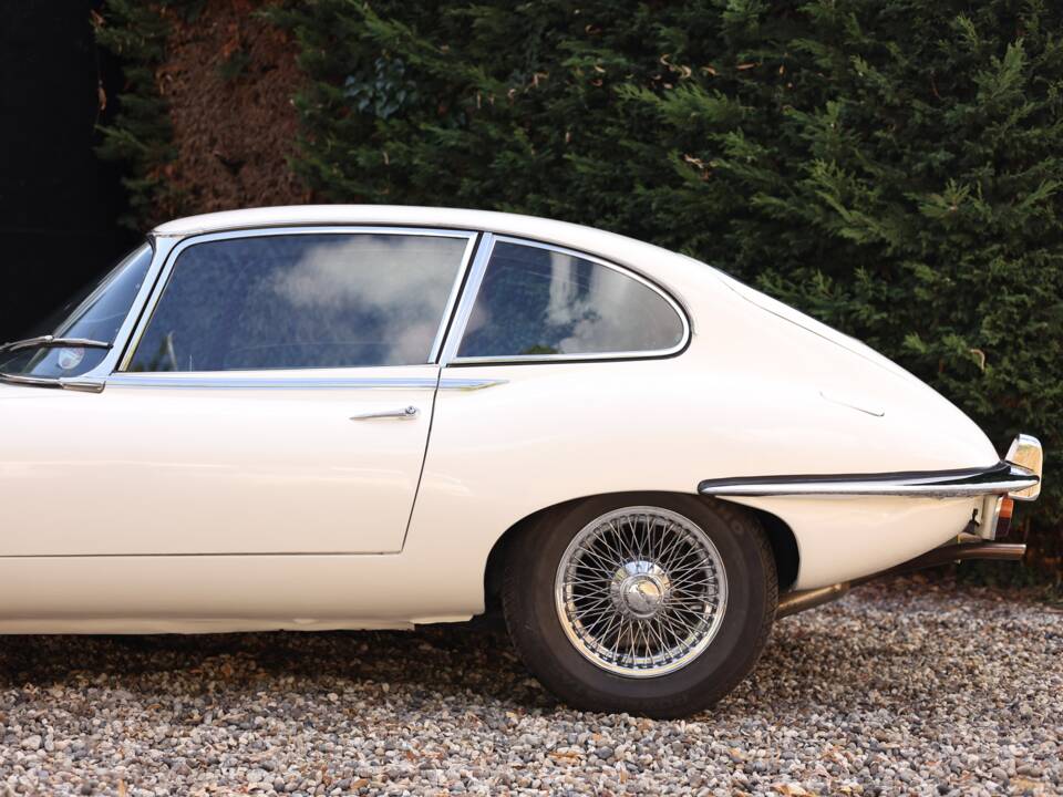 Image 37/50 de Jaguar Type E (2+2) (1970)