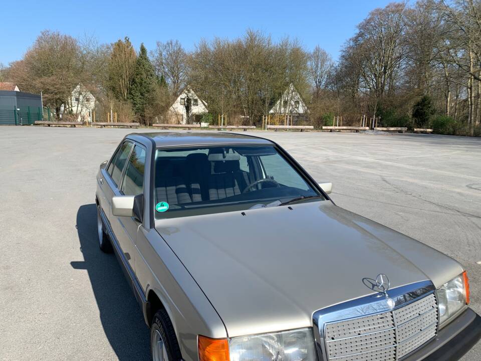 Bild 15/18 von Mercedes-Benz 190 E 1.8 (1991)