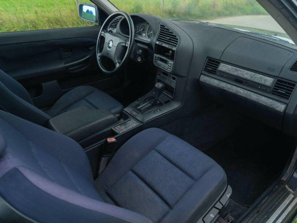 Bild 33/40 von BMW 316i (1998)