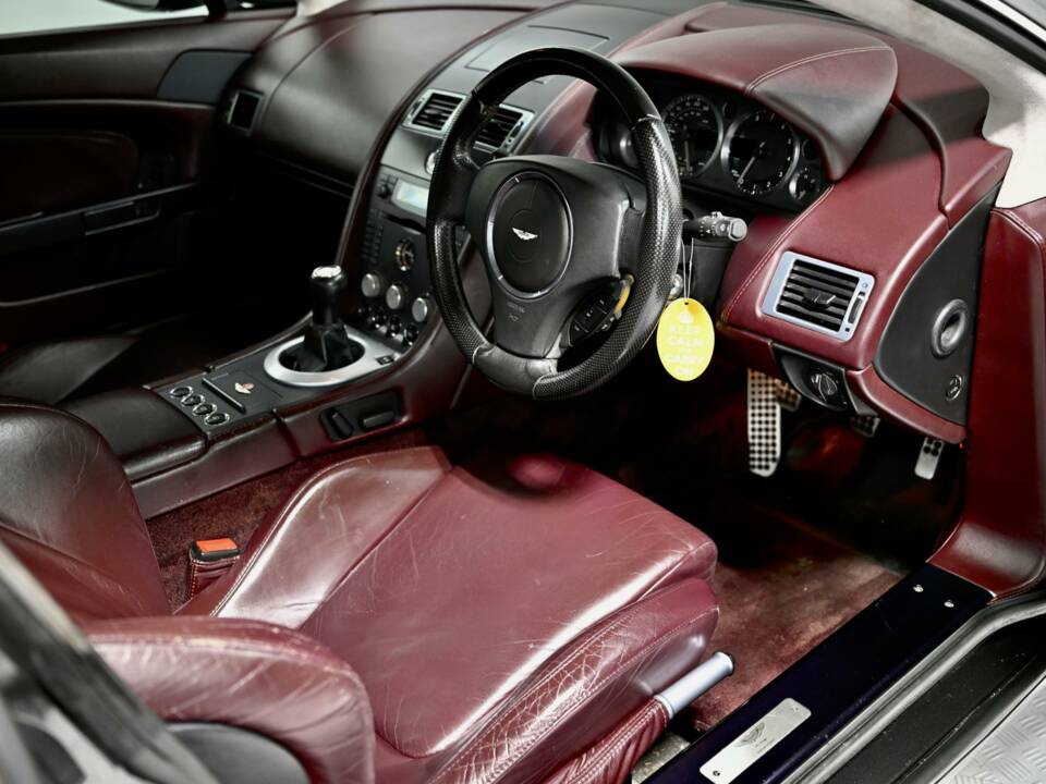 Image 25/50 de Aston Martin V8 Vantage (2006)