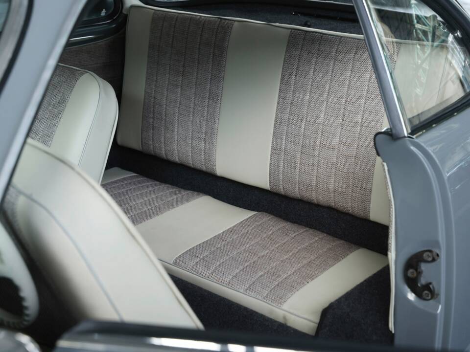 Image 30/50 of Volkswagen Karmann Ghia 1500 (1961)