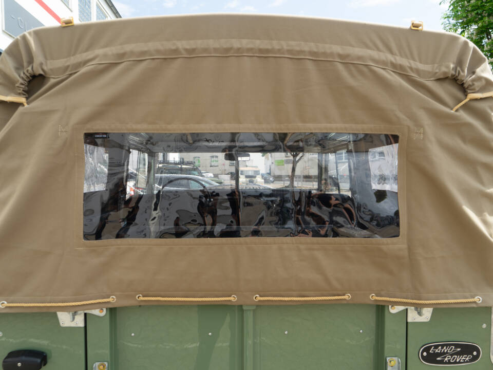 Image 13/30 of Land Rover 88 (1971)