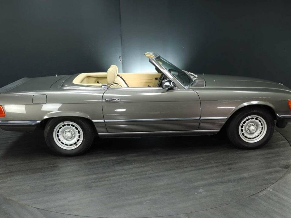 Image 7/30 of Mercedes-Benz 380 SL (1983)