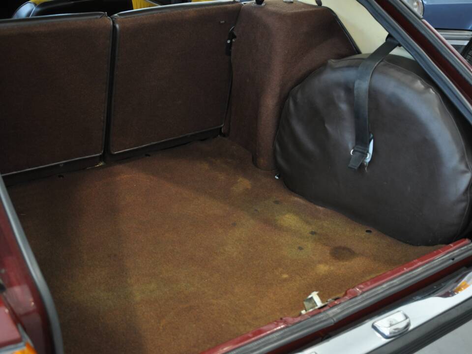 Image 33/37 of Lancia Beta HPE 1600 (1975)