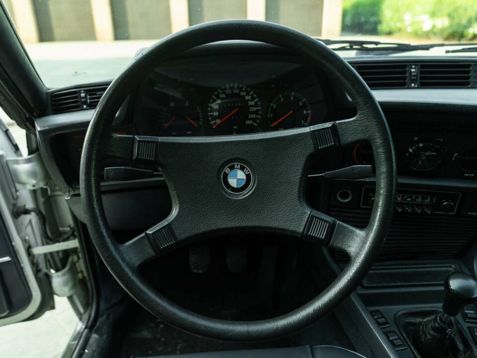 Image 49/50 de BMW 635 CSi (1979)