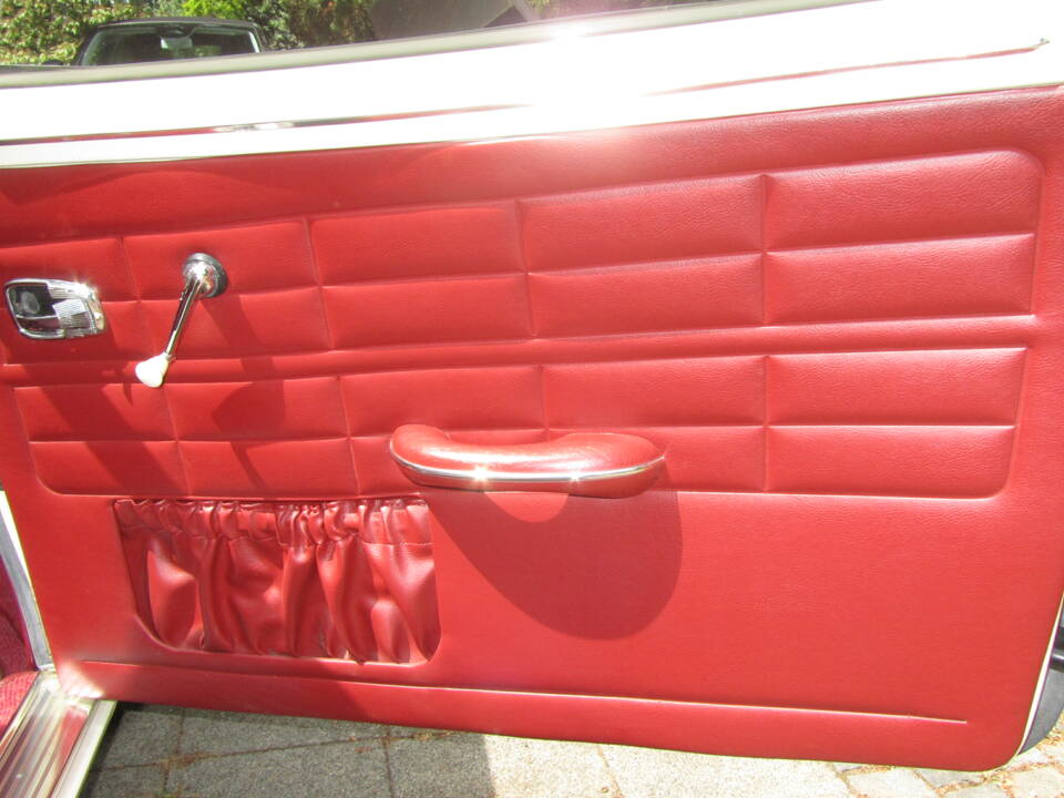 Image 24/45 of Volkswagen Karmann Ghia 1300 (1965)