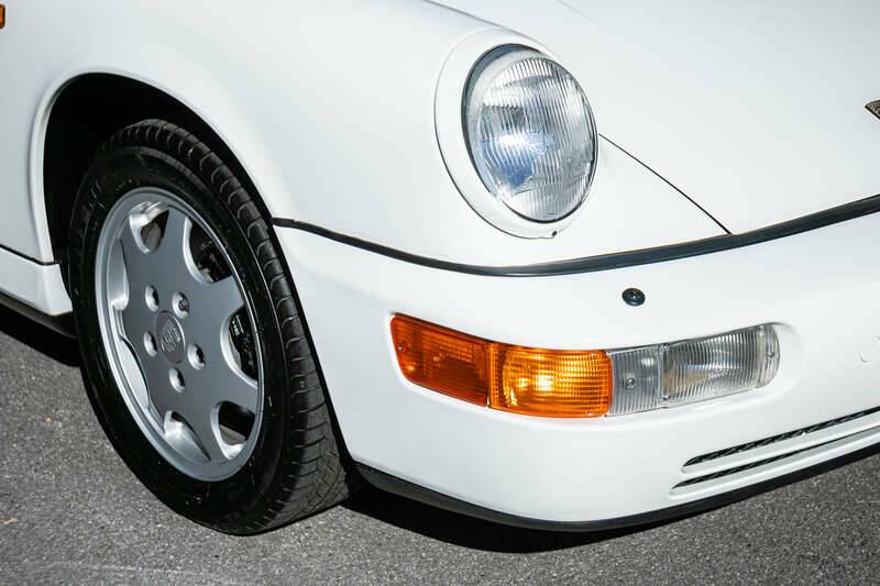 Image 28/38 of Porsche 911 Carrera 4 (1990)