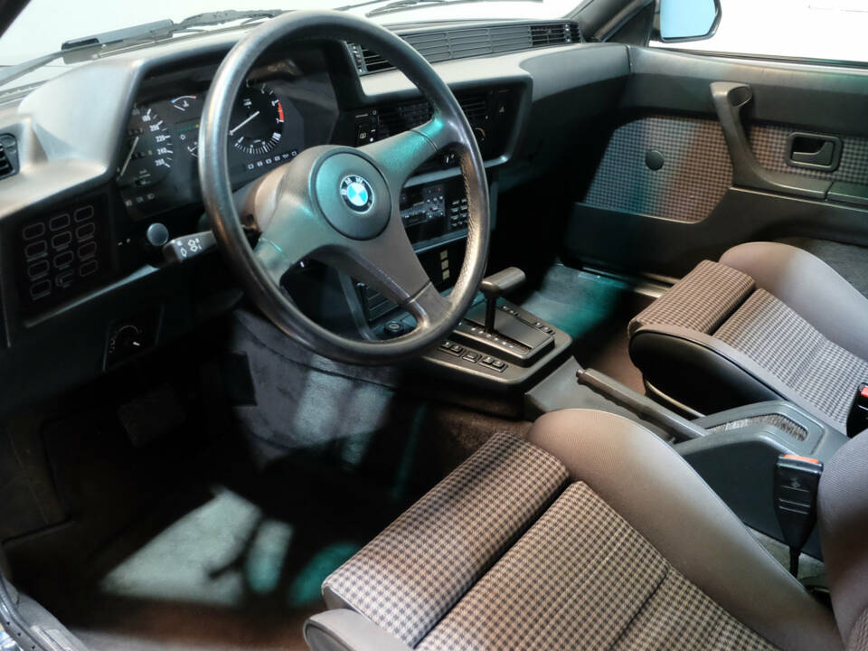 Image 5/18 de BMW 635 CSi (1986)