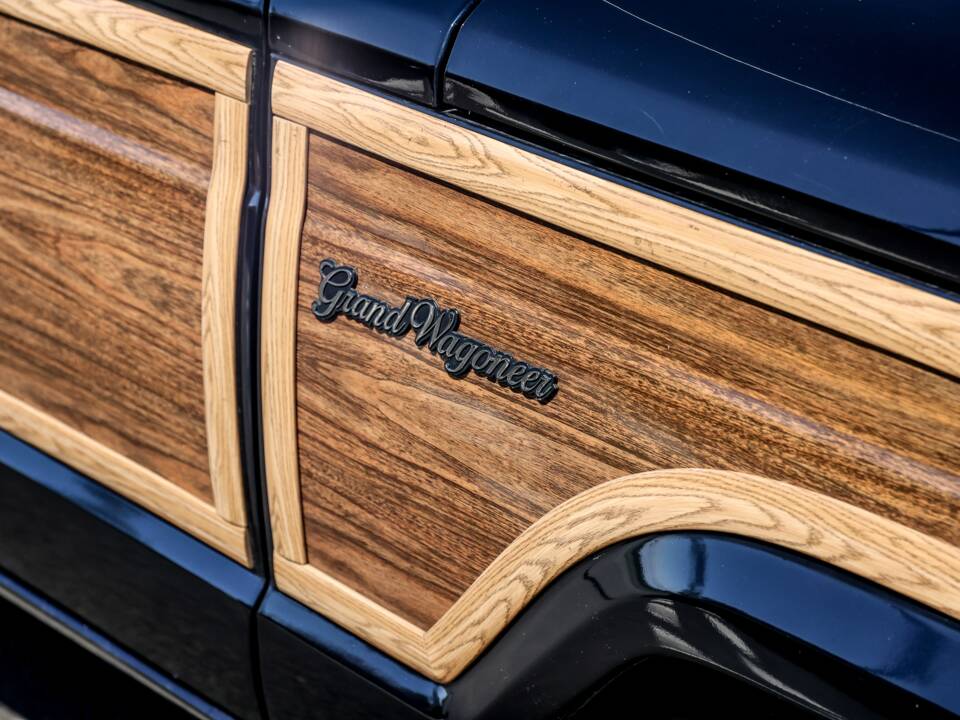 Bild 20/44 von Jeep Grand Wagoneer (1988)