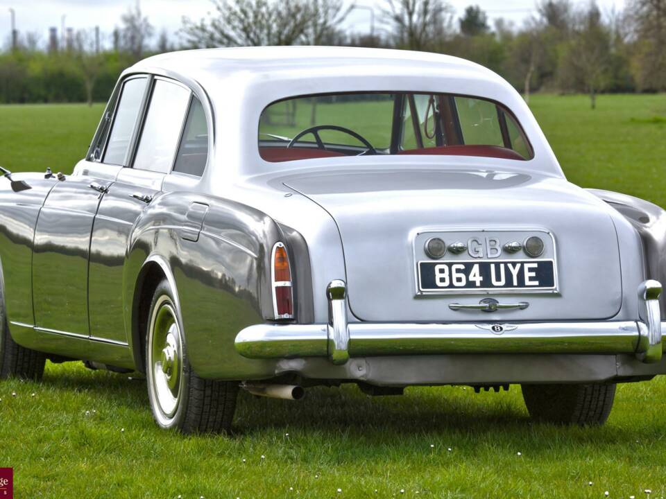Image 8/50 of Bentley S 2 (1960)
