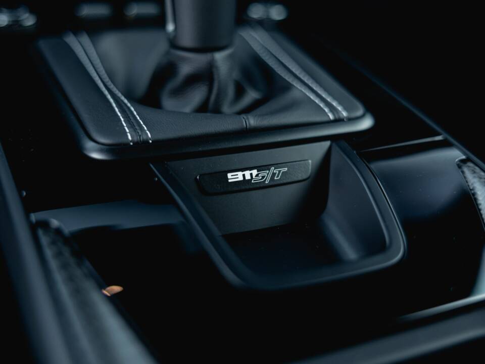 Imagen 59/80 de Porsche 911 S/T (2023)