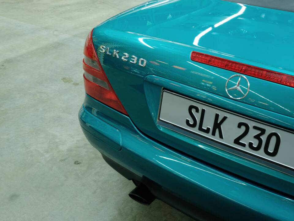 Immagine 13/50 di Mercedes-Benz SLK 230 Kompressor (1998)