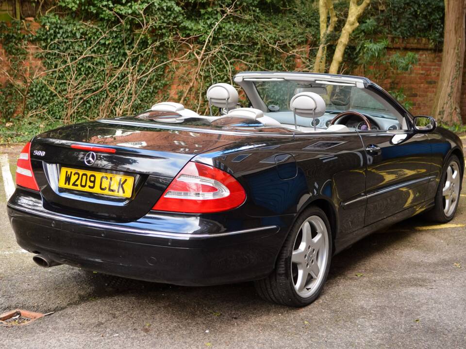 Image 3/49 of Mercedes-Benz CLK 500 (2004)