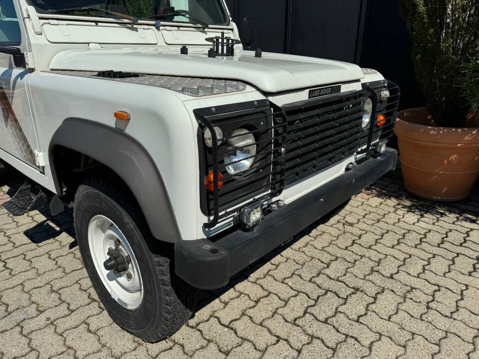 Image 4/38 of Land Rover 110 (1985)