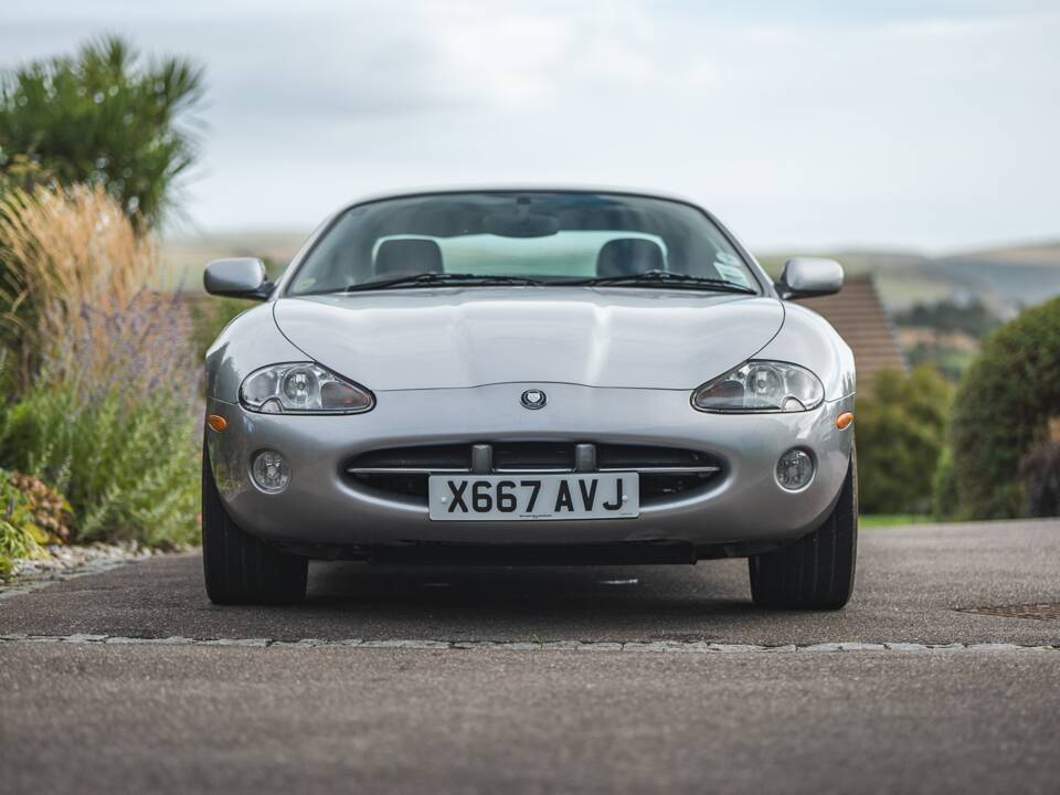 Imagen 6/50 de Jaguar XK8 4.0 (2000)