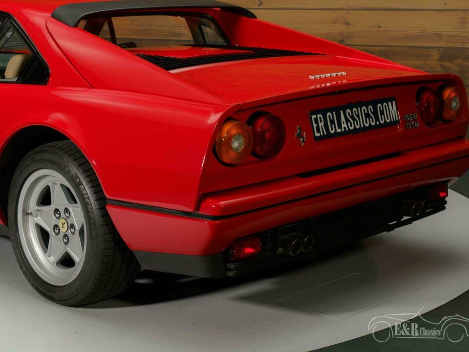 Image 8/19 de Ferrari 328 GTB (1988)