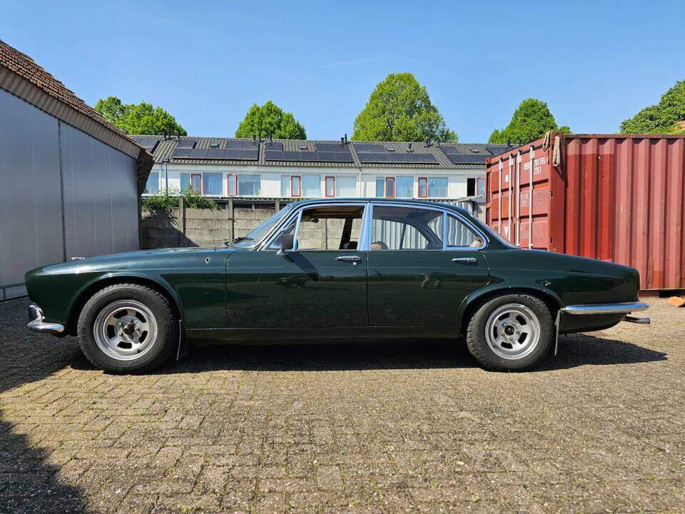 Bild 9/14 von Jaguar XJ 6 4.2 (1973)