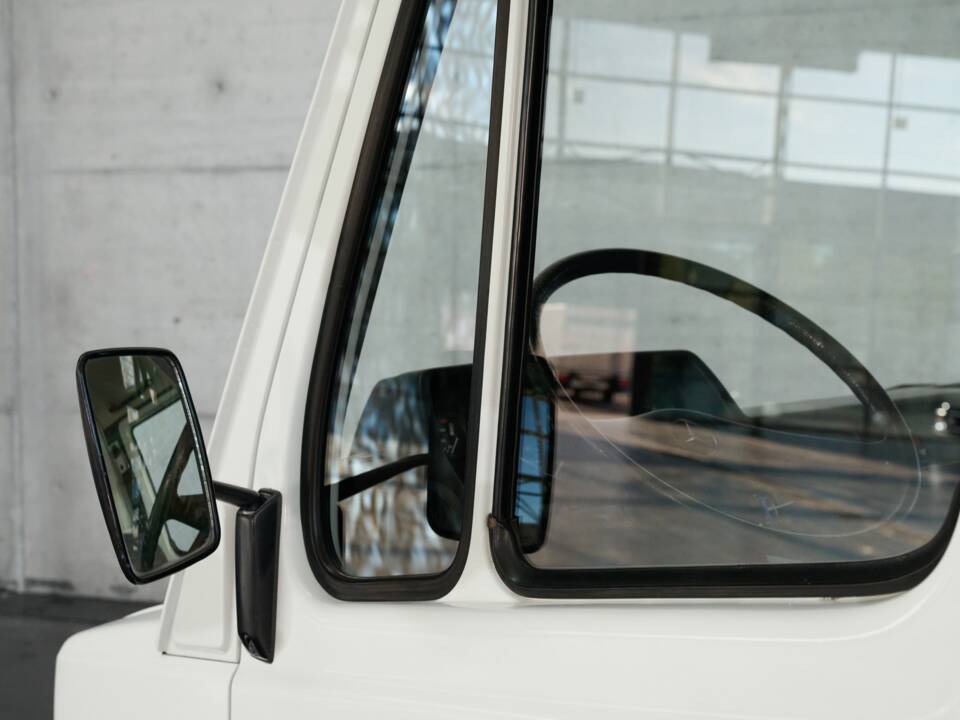 Image 15/43 of Mercedes-Benz T1 208 (1981)